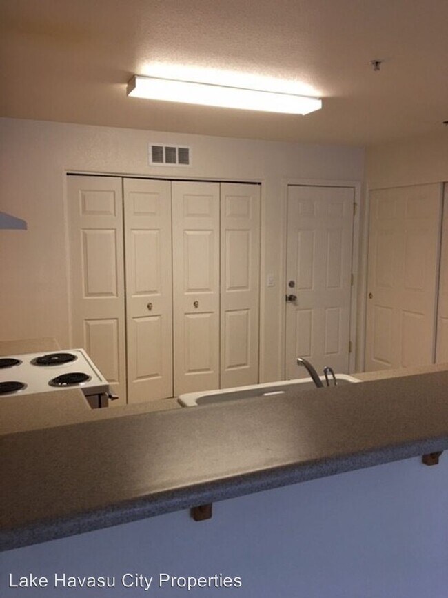 Building Photo - 3045 Palisades Dr