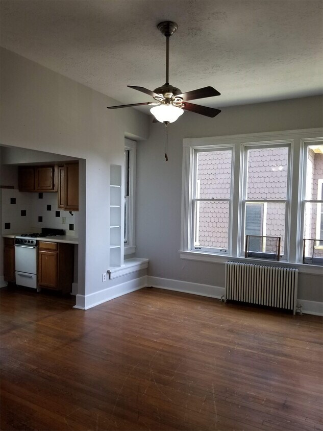 634 Greenup St Unit 2R, Covington, KY 41011 Room for Rent in Covington, KY