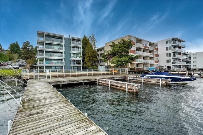 Building Photo - 720 Lakeside Ave S