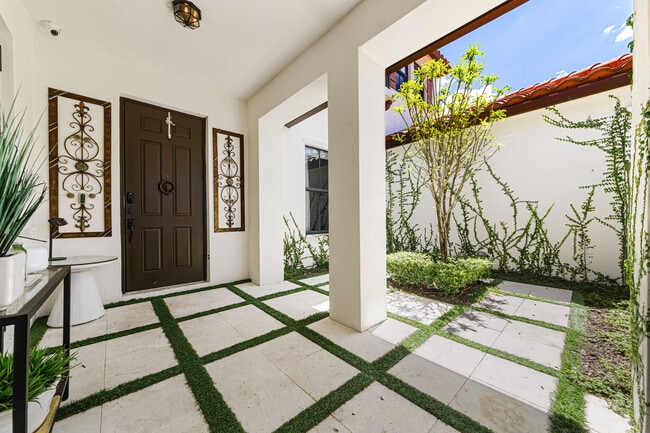 Entry - 3291 NW 82nd Way