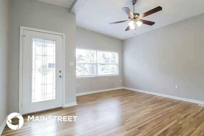 Foto del edificio - 3404 Paris Pl