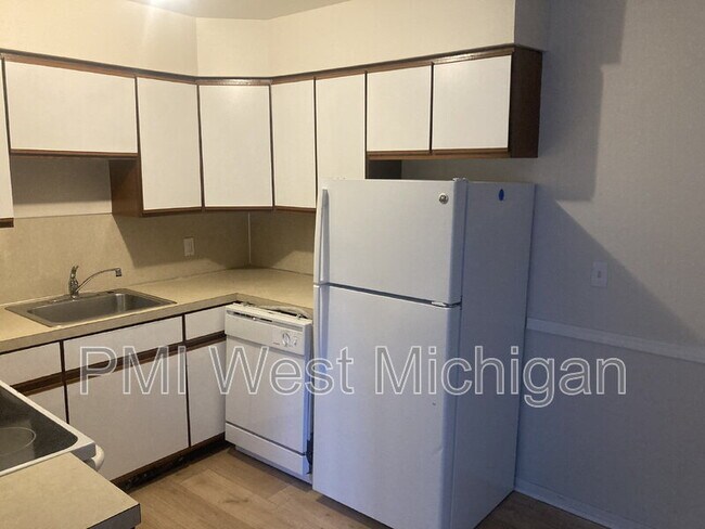 Foto del edificio - 6043 In the Pines Dr SE