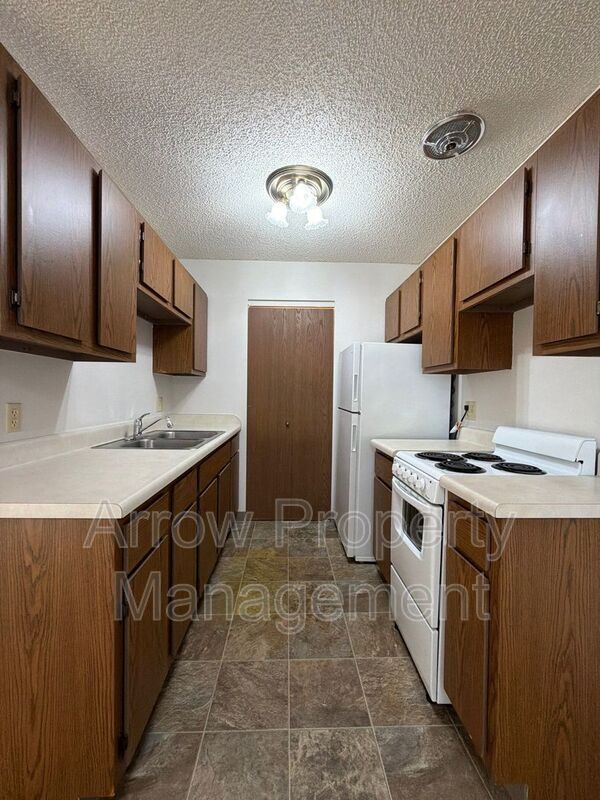 Building Photo - 11141 N 137th St