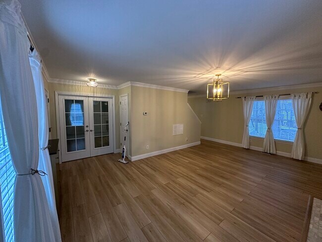 Sala de estar del primer piso - 5605 Eagle Lake Dr