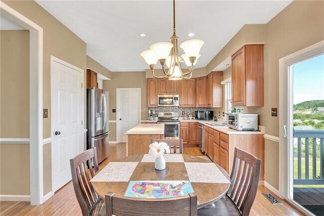 Building Photo - 230 Cliffside Dr