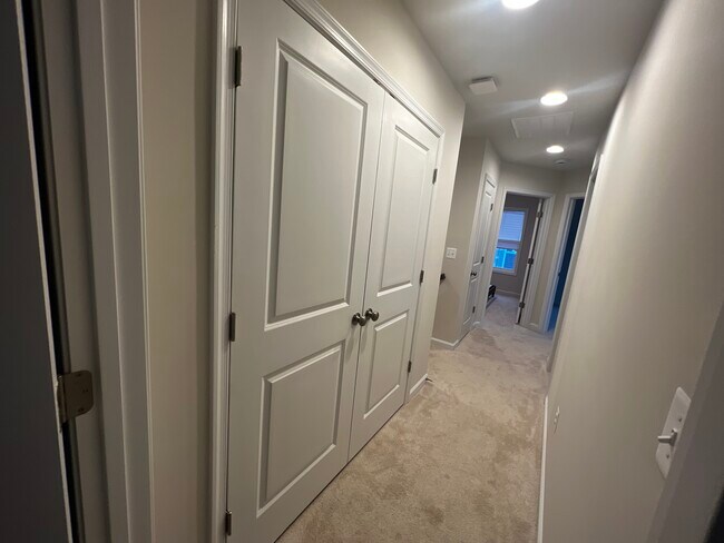 Dormitorio nivel tercer piso - 2215 Swallowtail Ln