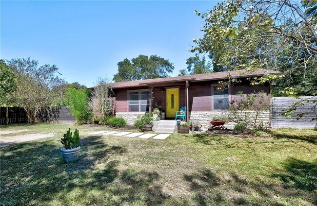 Building Photo - 604 Ralph Ablanedo Dr