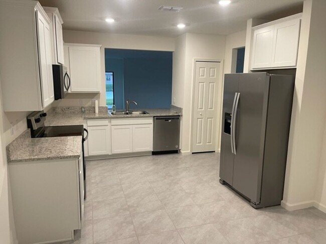 Building Photo - 7438 Tourmaline Dr