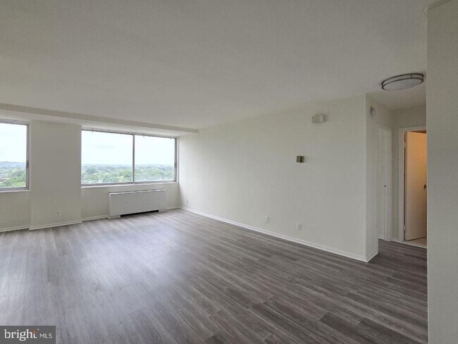 Building Photo - 301 N Beauregard St