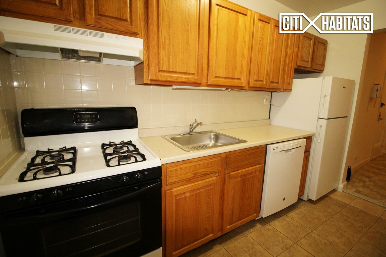 Foto del edificio - 6863 108th St