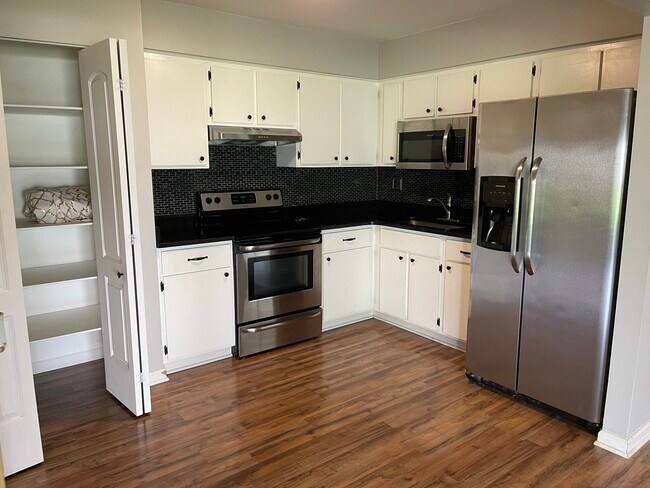 Building Photo - 8545 Kennedy Cir
