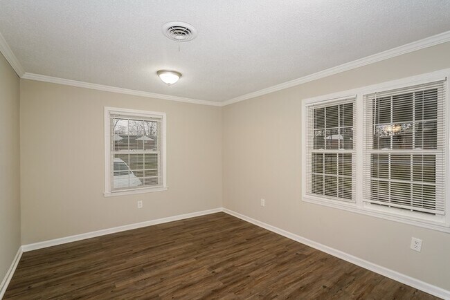 Building Photo - 223 Rebecca Ln