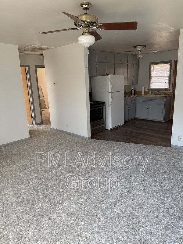Building Photo - 823 NE Chester Ave