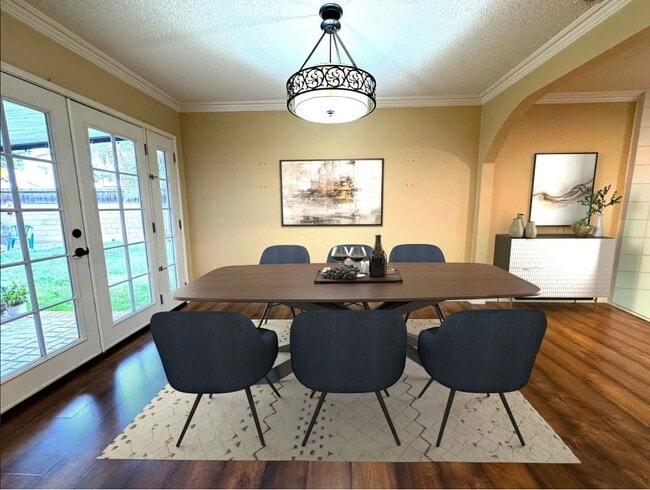 Building Photo - 2057 Royalty Dr