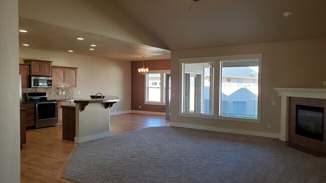 Foto del edificio - 638 W Cedar Pointe Way