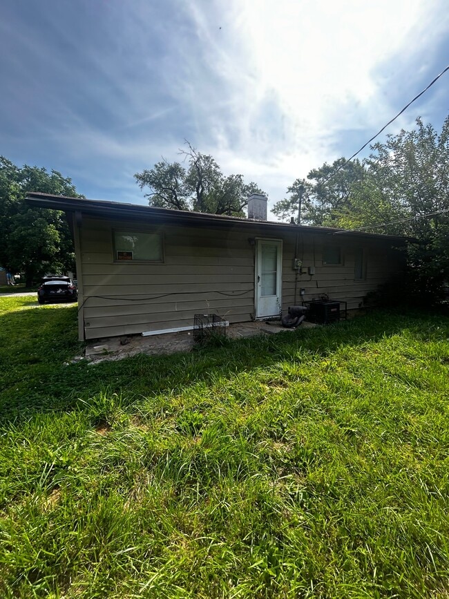 Building Photo - 13 Drexel Dr