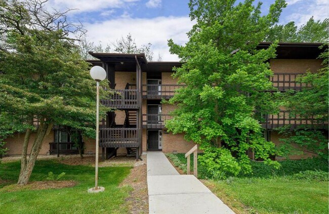 Front Entrance - 5503 Lakeside Dr