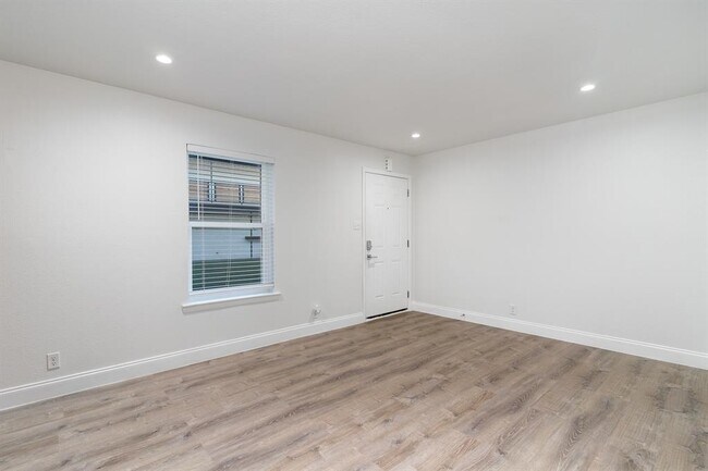 Foto del edificio - 5708 Hudson St