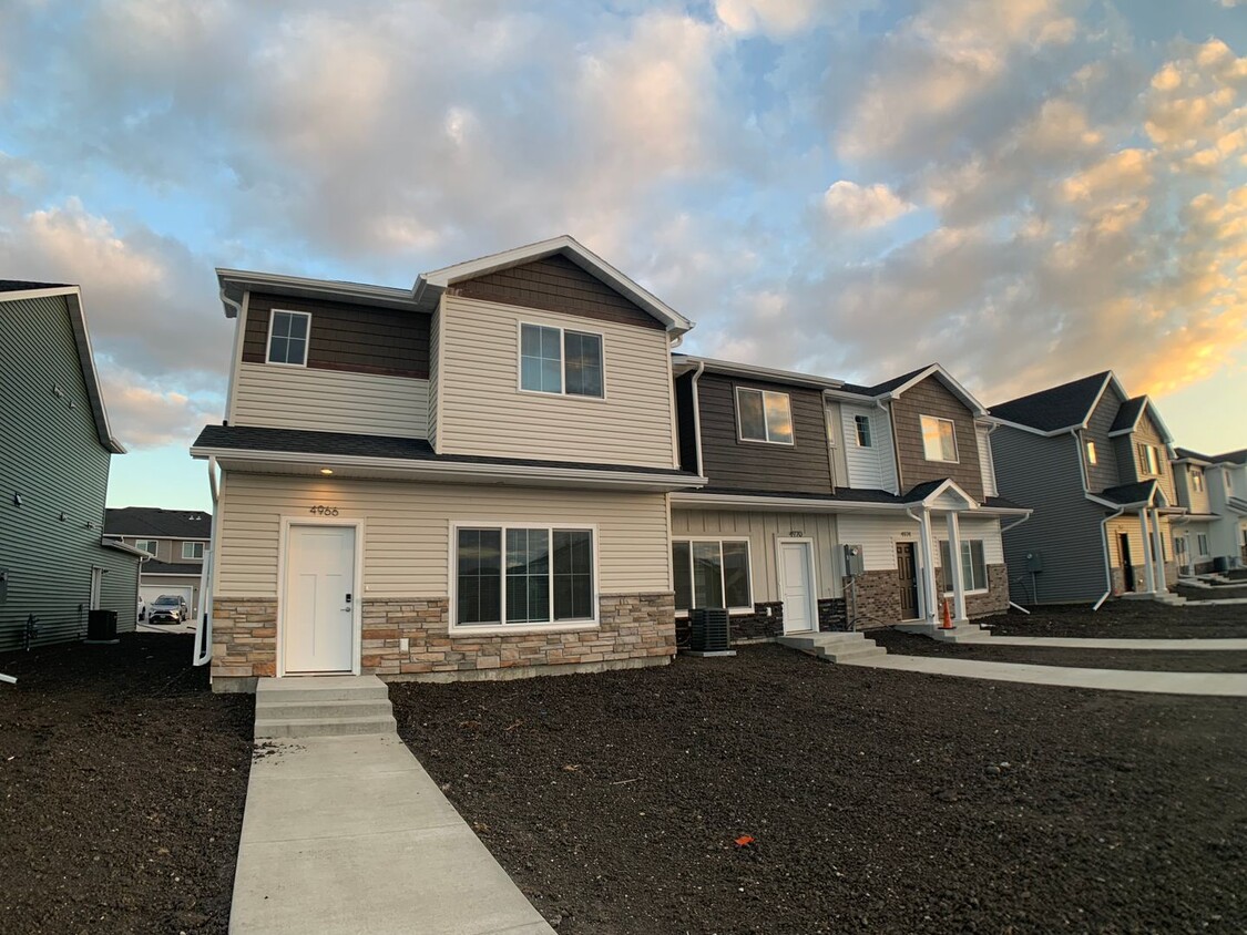 Foto principal - Valley View Townhomes