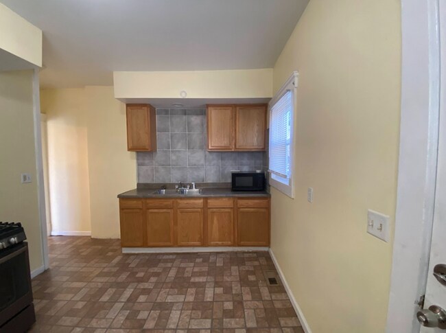 Foto del edificio - 4496 Turney Rd