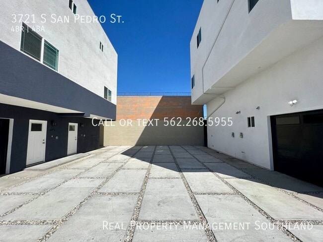 Building Photo - Stunning, 4 Bed/ 4 Bath Townhouse for Rent...