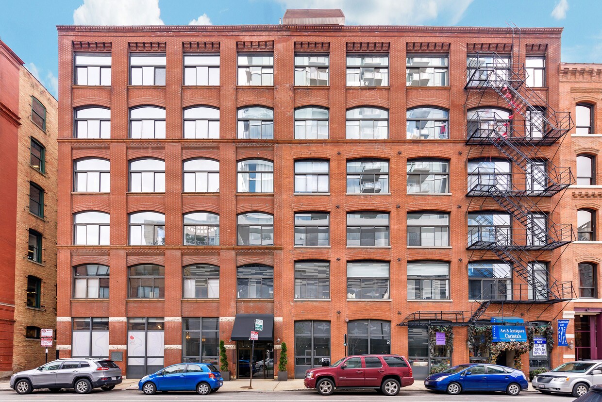 Foto principal - 215 W Illinois St