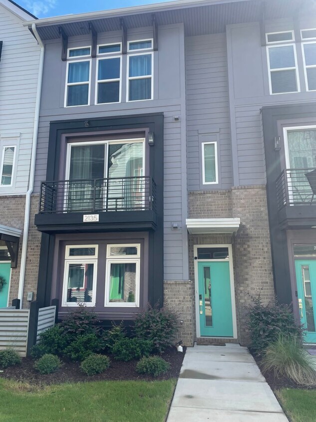 Foto principal - 4 Story Townhome in NoDa