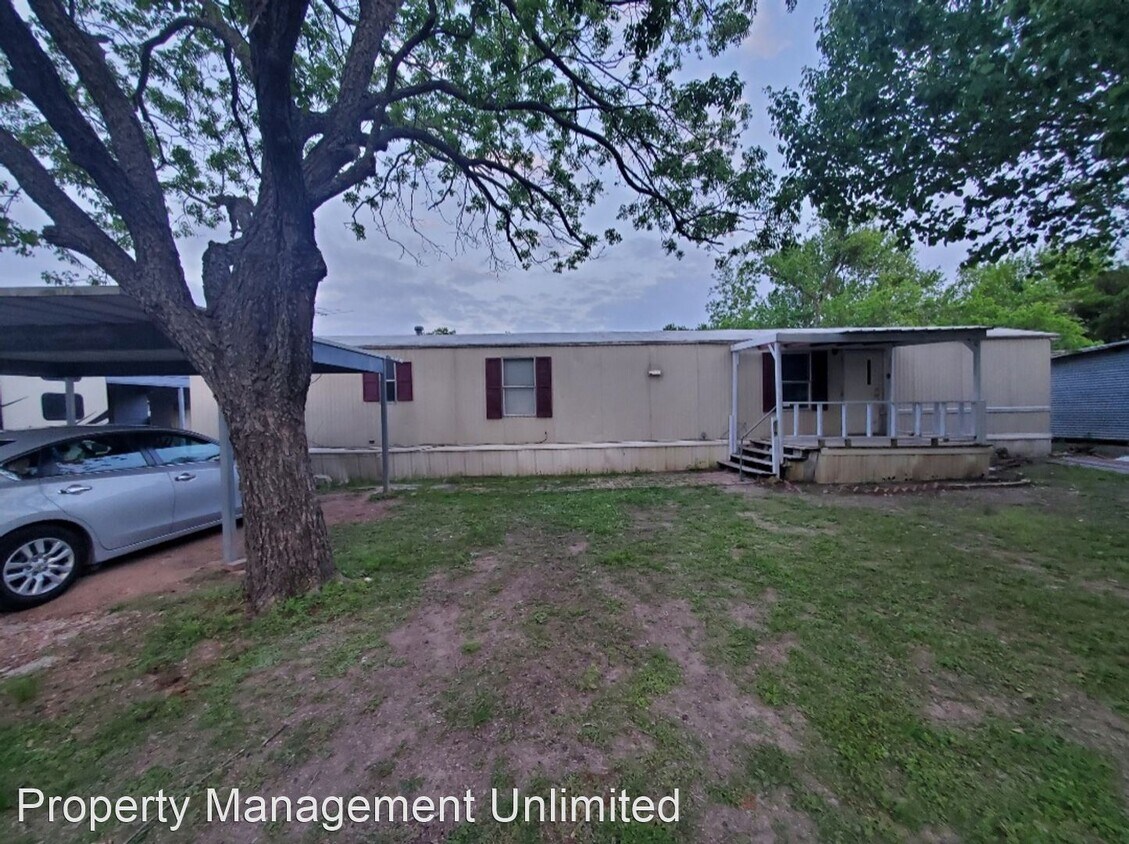3 br, 1 bath House 319 West ave House Rental in Milford, TX
