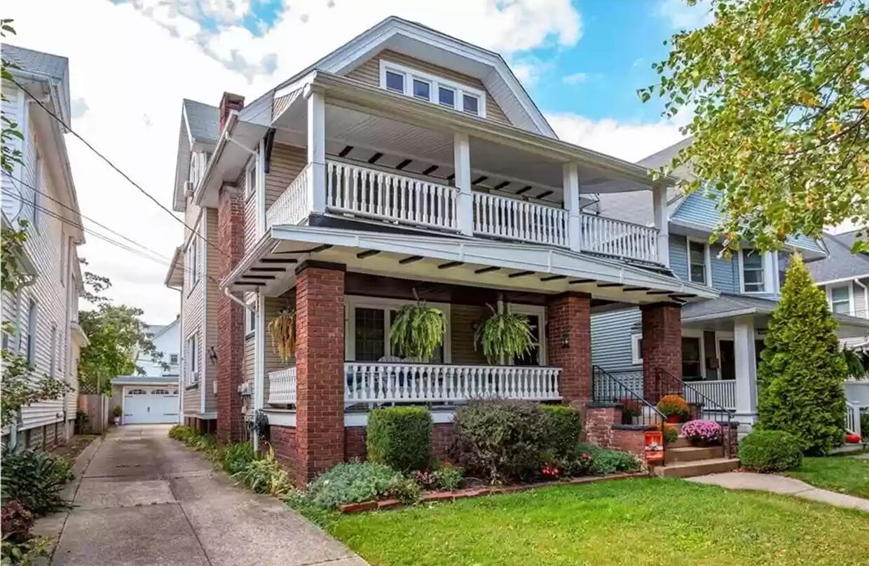 1208 Saint Charles Ave Unit 3rd Floor, Lakewood, OH 44107 Apartments