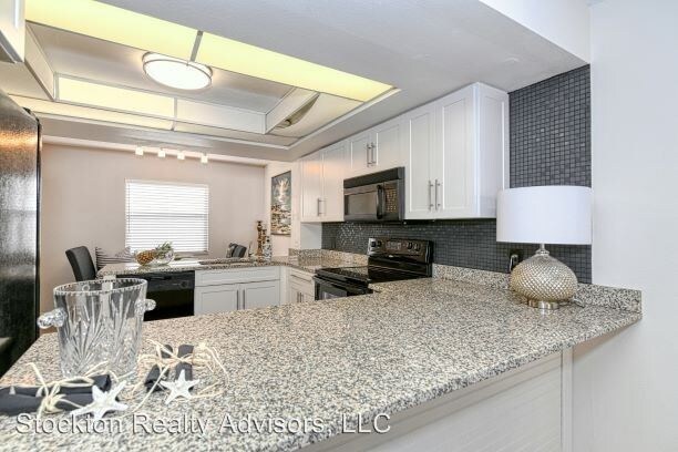 Building Photo - 2 br, 2 bath House - 755. S. Palm Ave #604