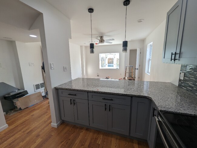 Foto del edificio - 734 Maple Ln
