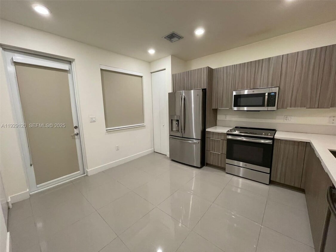 Photo - 6416 NW 102nd Court 117, Doral, FL 33178