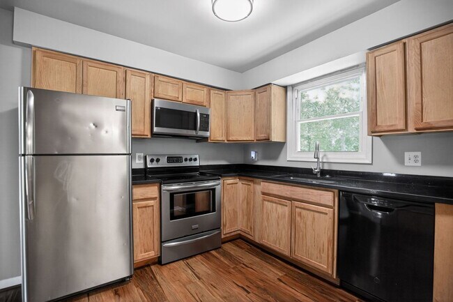 Foto del edificio - 46483 Rosewood Dr