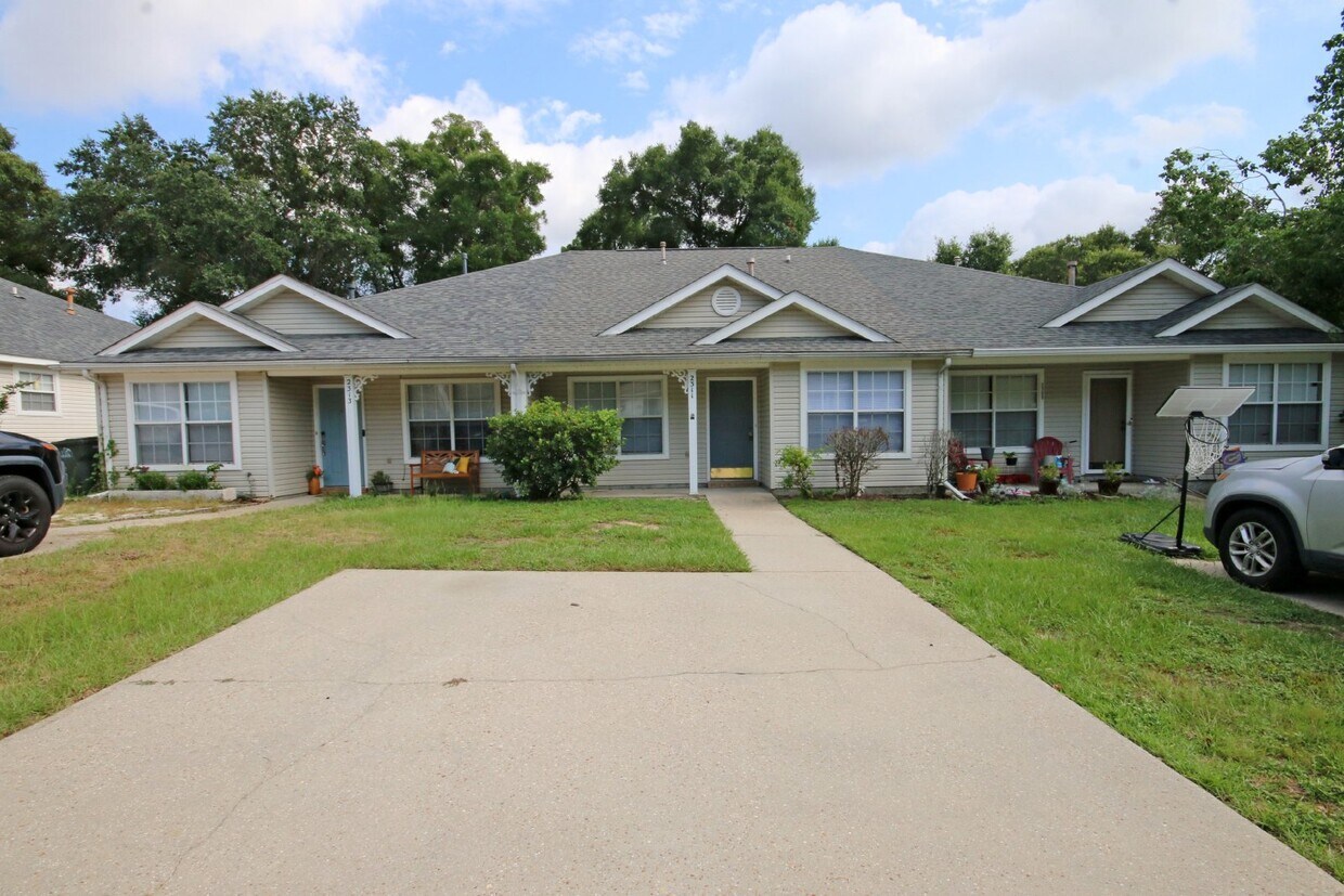 Primary Photo - Northeast Pensacola 3/2 attached home for ...