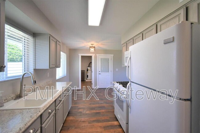Building Photo - 333 E Park Ave