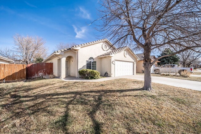 Building Photo - 1014 Pinecrest Dr