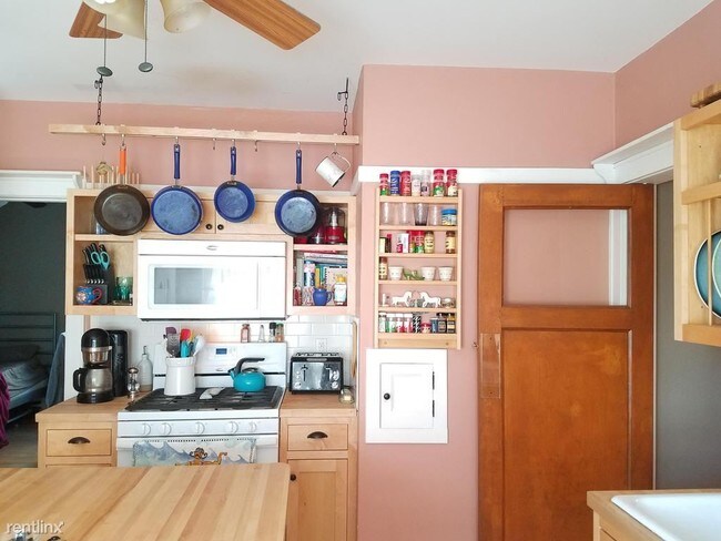 Building Photo - 3 br, 1 bath Apartment - 4477 N Frederick Ave