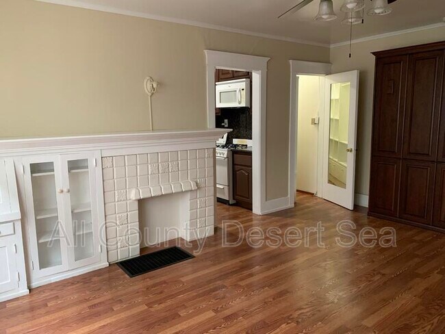 Building Photo - 1109 E 1st St