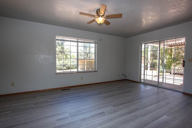 Building Photo - Williamson Valley Home with 3 Car Garage