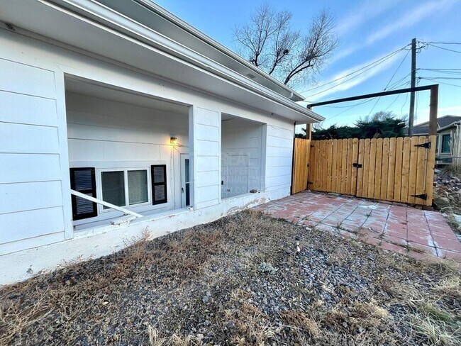 Foto del edificio - 1614 Manitou Blvd