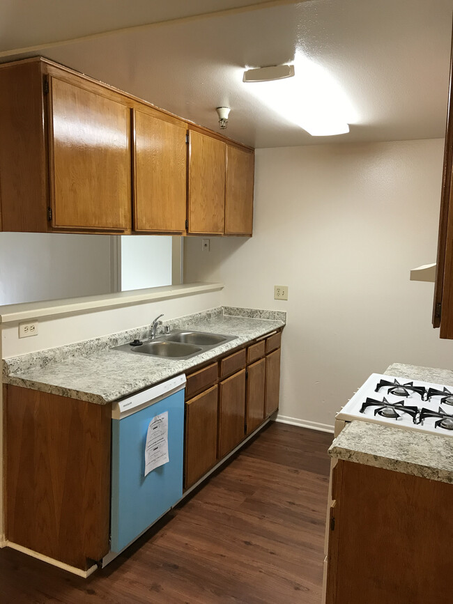 Kitchen, new appliances - 15616 Vanowen St