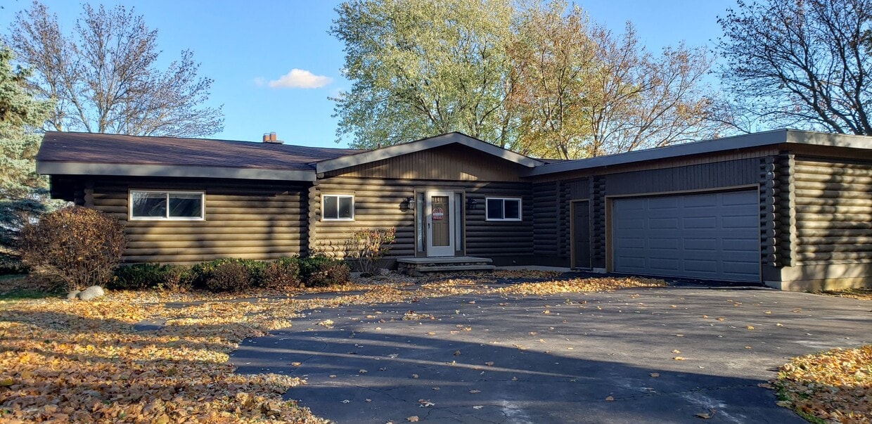Primary Photo - Log Cabin - Spacious 3 bedroom 2.5 bath Home