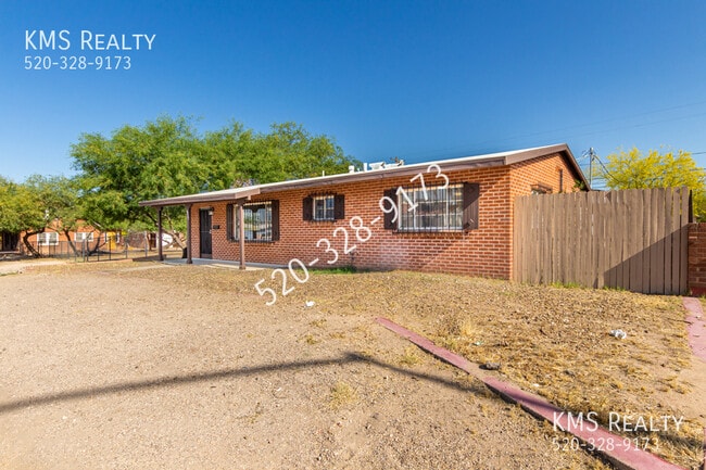 Building Photo - 3 Bedroom 2 Bath-1575 E Grant Rd- OWNER/AGENT