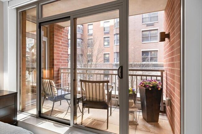 Foto del edificio - 1125 Maxwell Ln