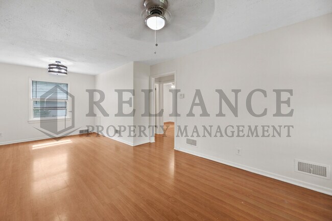 Foto del edificio - 1144 Prairie Park Rd