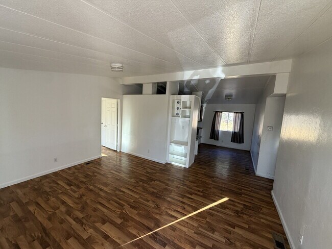 Foto del edificio - Spacious Mobile Home for Rent – NEW heatin...