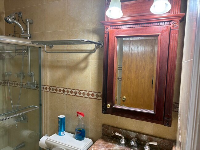 Foto del baño 2 - 3055 32nd St