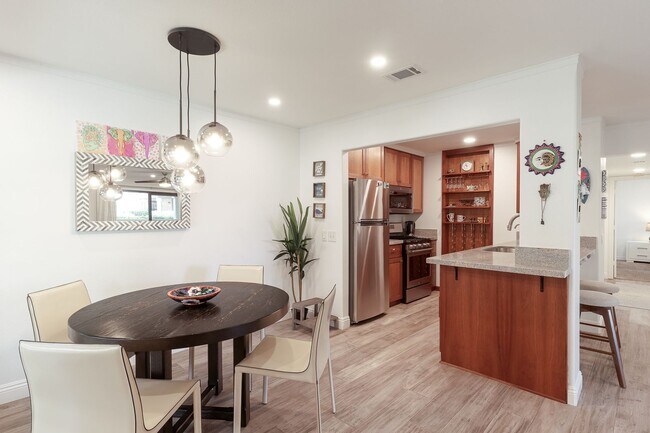 Building Photo - 2-Bedroom + 2-Bathroom Unit | The Colony | Oxnard | Furnished