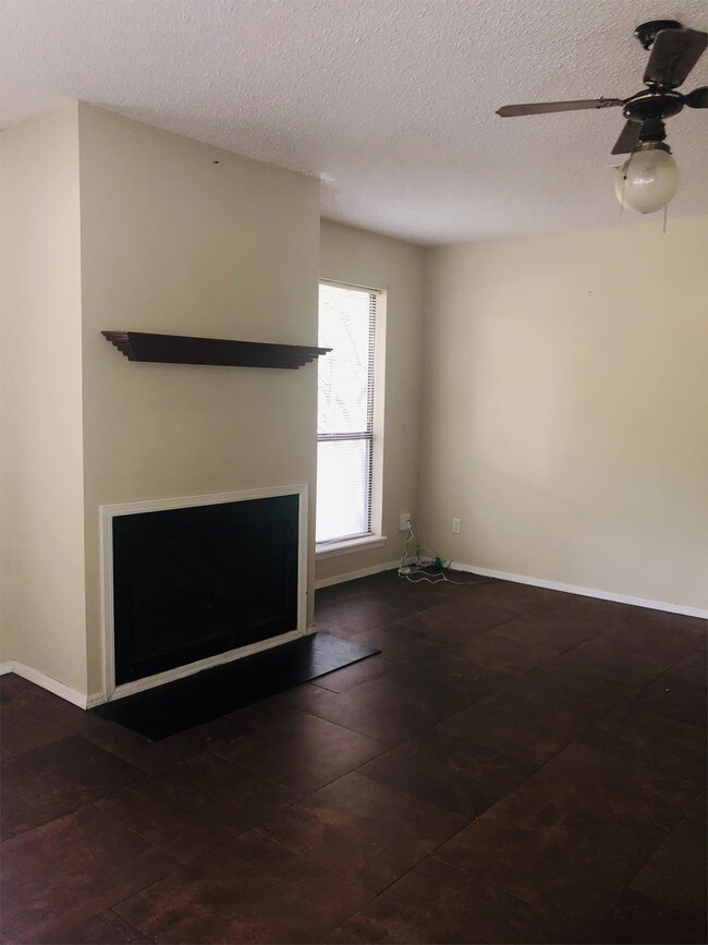Building Photo - 9427 Bryn Mawr Cir