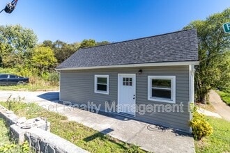 Building Photo - 128 Pickering St
